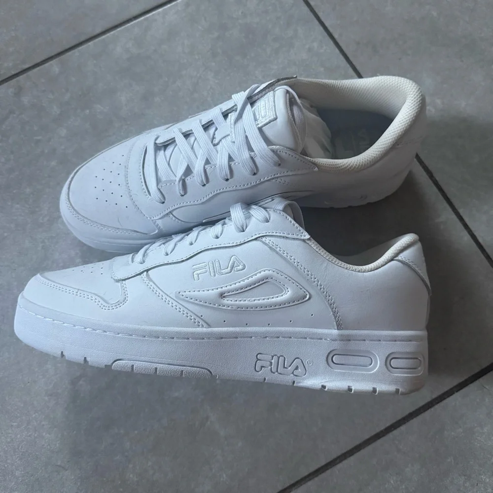 NEW Fila LNX-100 Men’s white leather sneakers